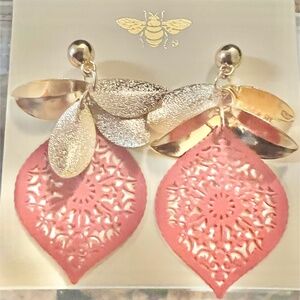NWT Ravishing Damsel Earrings